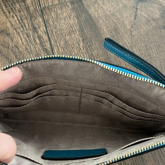 Michael Kors Jet Set Grommet Large Zip Clutch in Blue - Picture 5 of 8